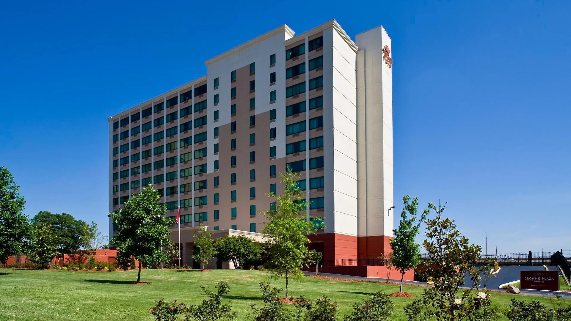 Crowne Plaza Memphis Downtown By Ihg location
